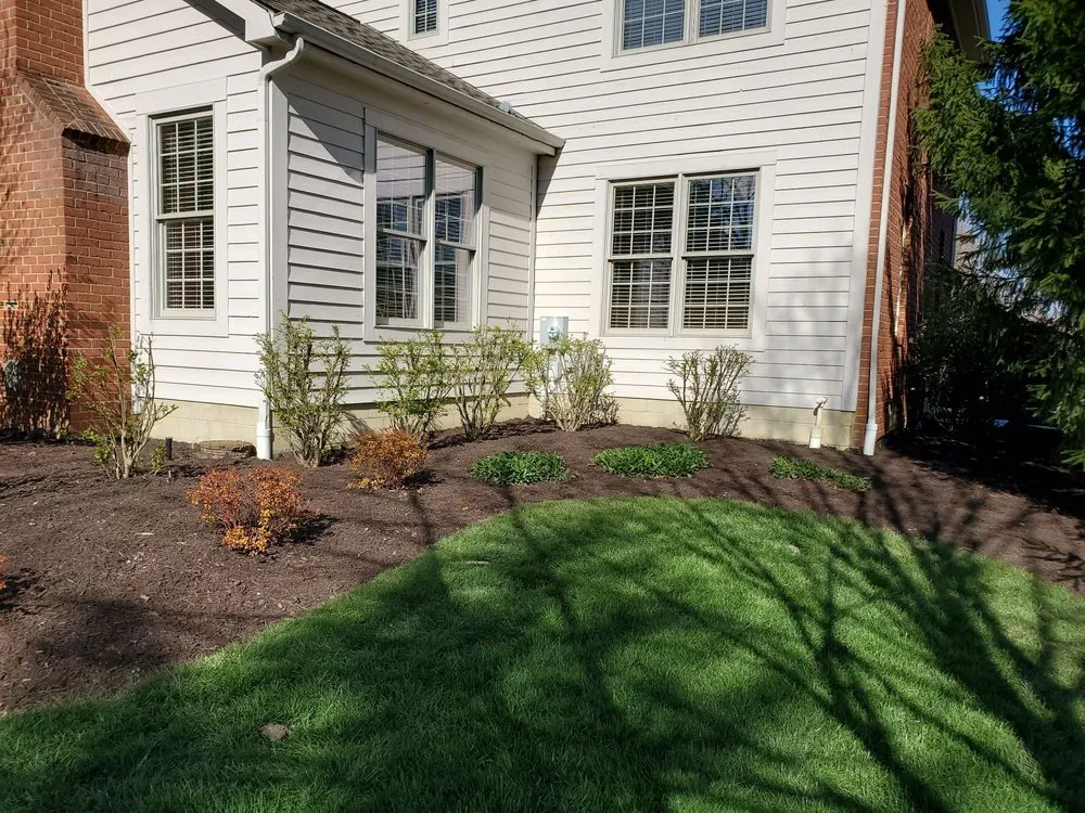 Custom landscape design in Upper Arlngtn, OH by Rodriguez Lawn Care