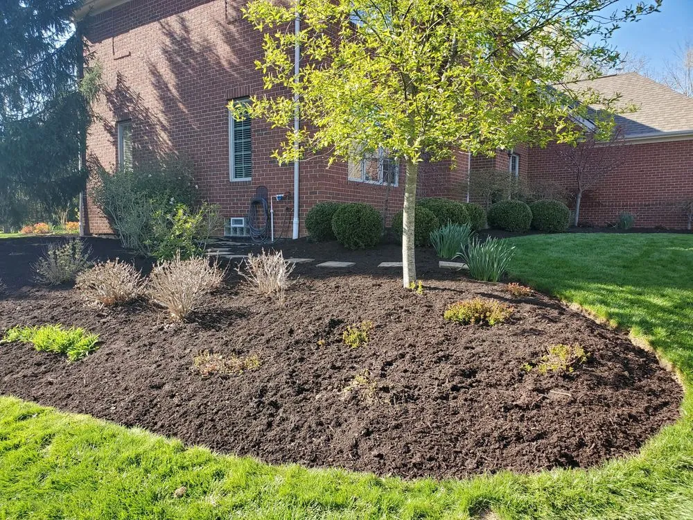 Trusted landscaping services in Upper Arlngtn, OH - Rodriguez Lawn Care
