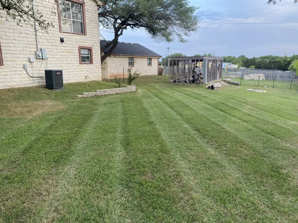 Reliable yard maintenance with custom design in Temple, TX by Rodriguez Lawn Service