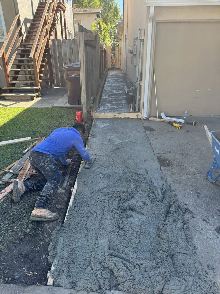 Expert yard maintenance for homes across Oakland, CA - Rodriguez Maintenance & Landscaping