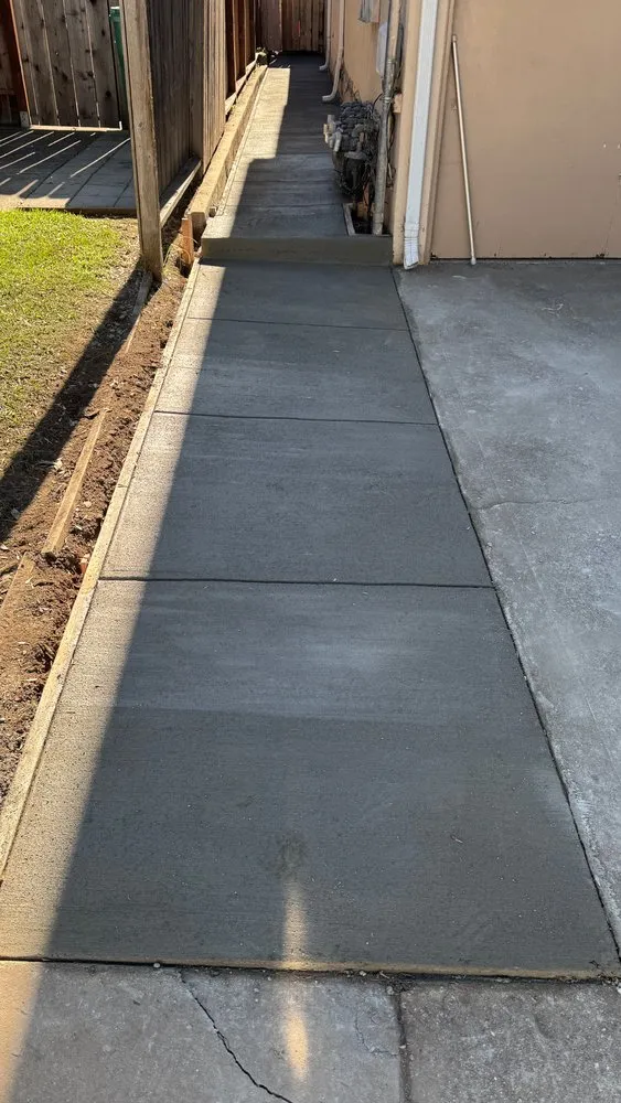 Custom lawn care service for homes across Oakland, CA - Rodriguez Maintenance & Landscaping