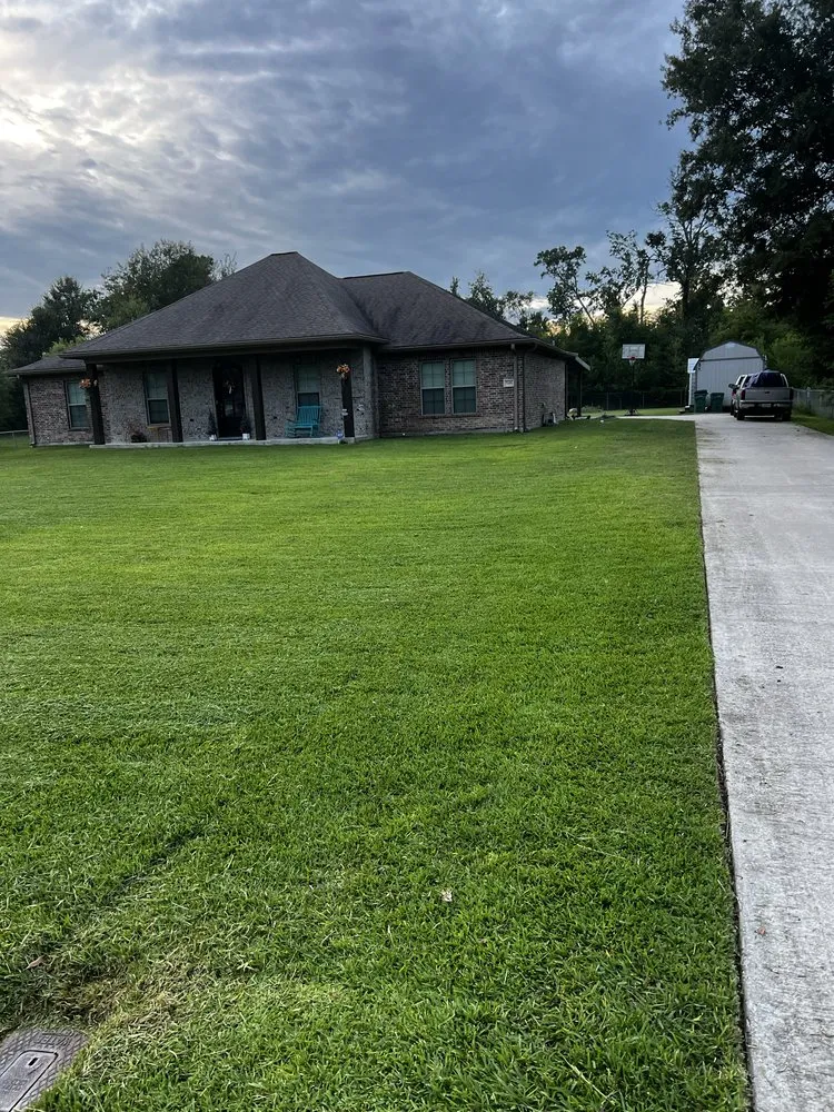 Expert lawn mowing service experts serving Saginaw, TX - Rodriguez Precision Mowing