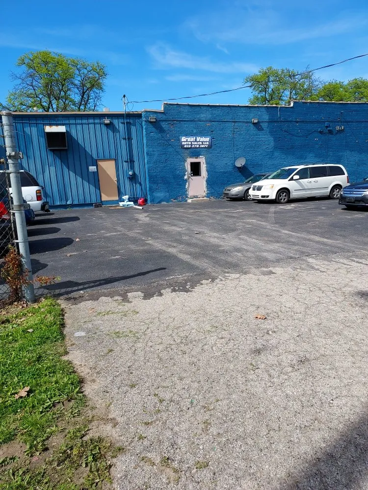 Local lawn care service for year-round maintenance in Toledo, OH by Rod's Unique Lawn