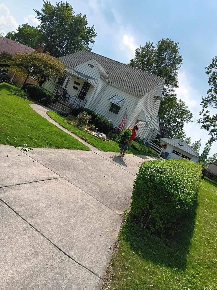 Reliable garden landscaping for homes in Toledo, OH by Rod's Unique Lawn