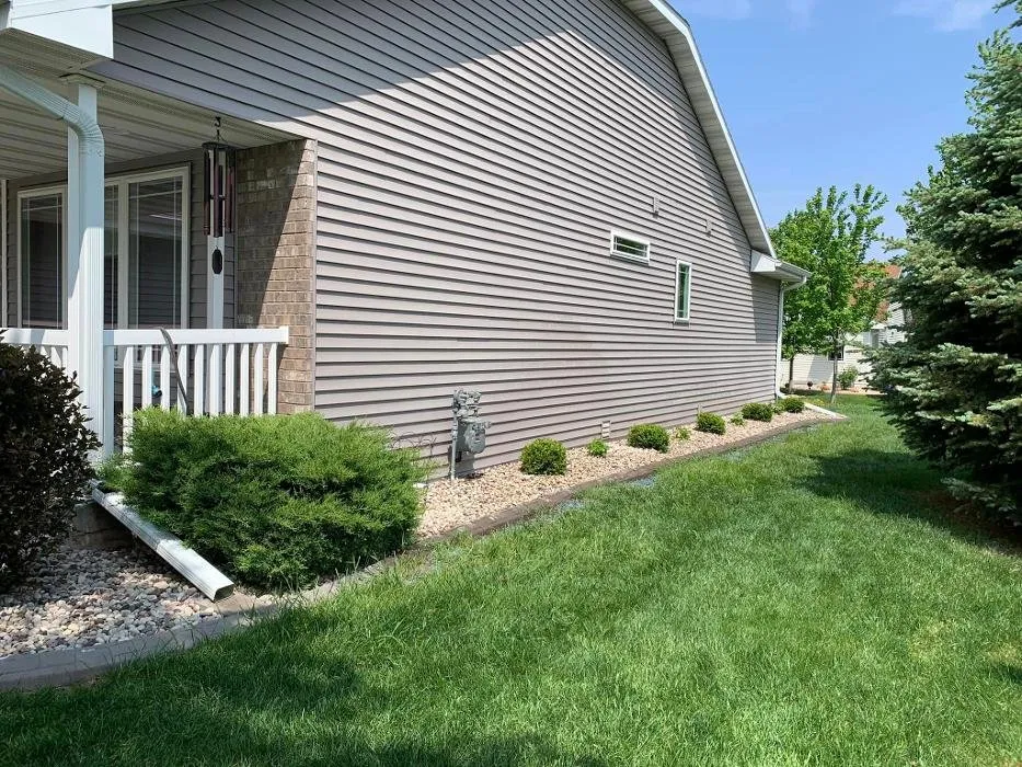 Top-rated lawn mowing service experts serving Oshkosh, WI - Roe Nurseries