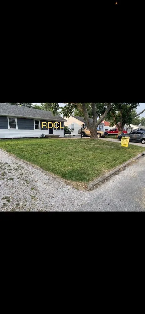 Top-rated lawn care service for homes in Evansville, IN by Rogers Diamond Touch Lawn Care