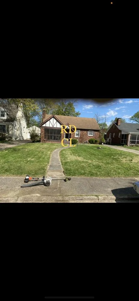 Trusted yard cleanup service in Evansville, IN - Rogers Diamond Touch Lawn Care