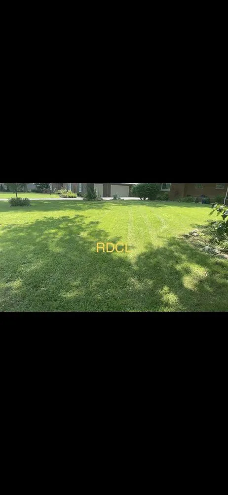 Expert garden landscaping experts serving Evansville, IN - Rogers Diamond Touch Lawn Care