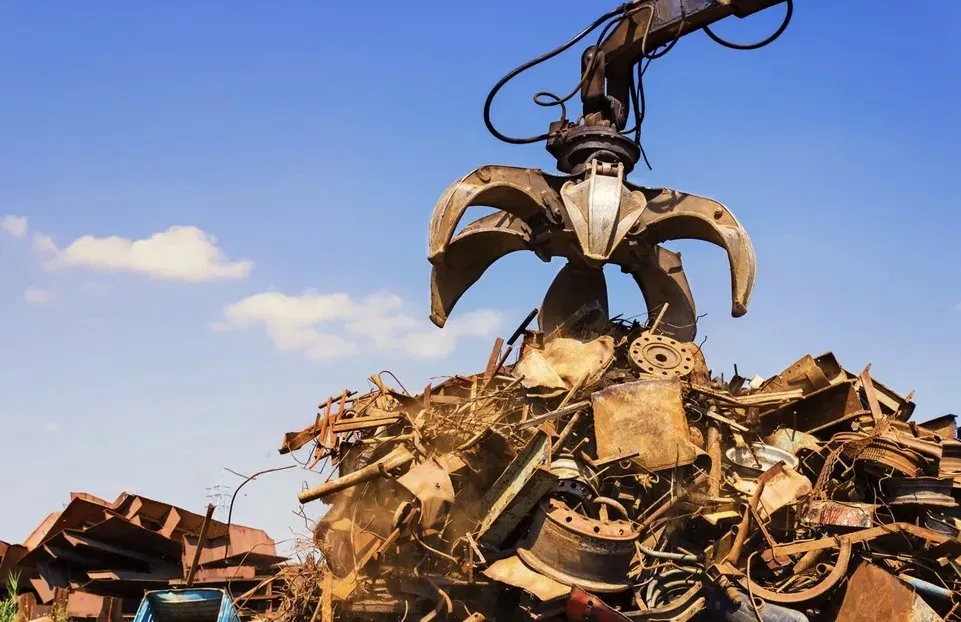 Custom lawn mowing service experts serving Grants Pass, OR - Rogue Apple Junk Removal & More