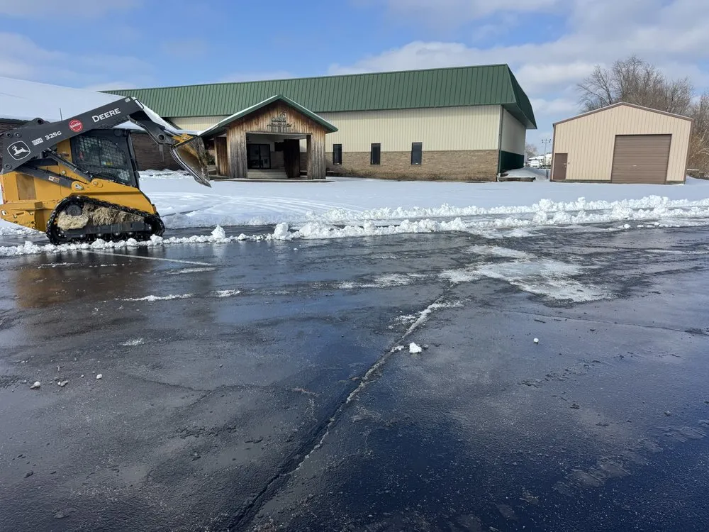 Trusted yard maintenance experts serving Lynnville, IN - Rogue Contracting