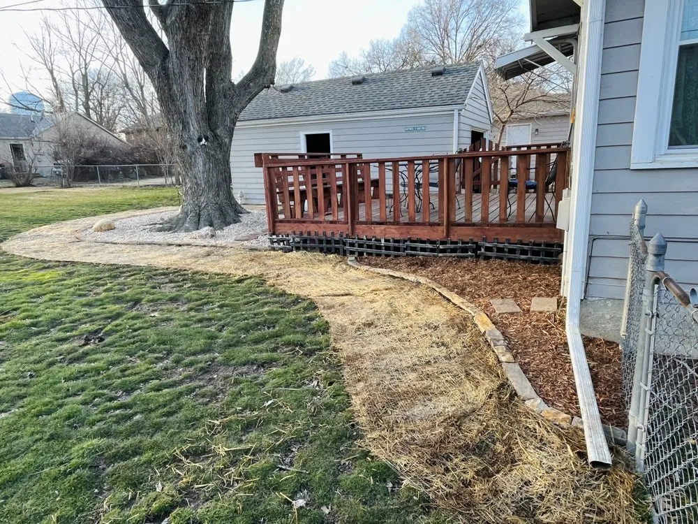 Local garden landscaping experts serving Lees Summit, MO - Rogue Natives