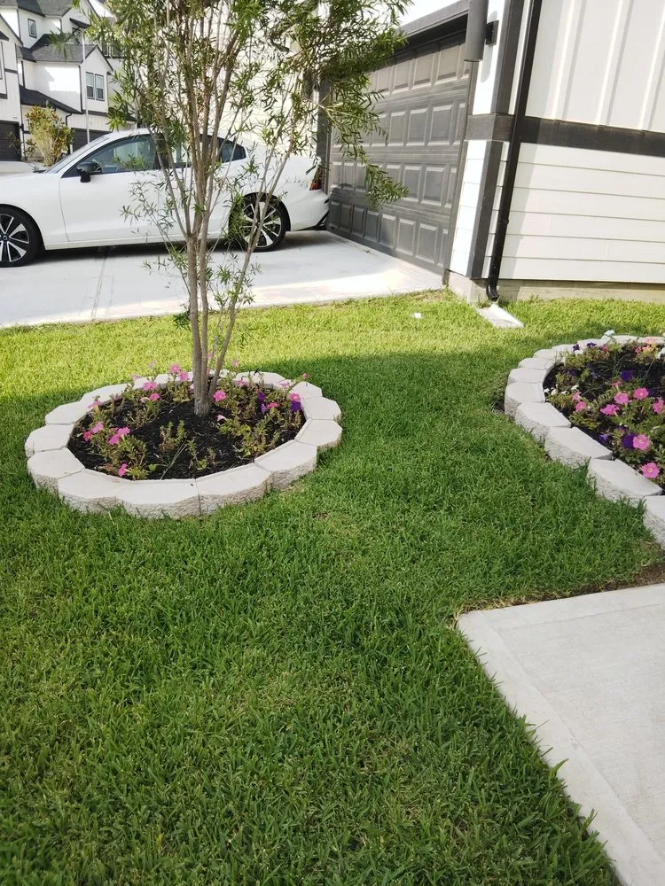 Custom garden landscaping for year-round maintenance in Highlands, TX by Roja’s Greenleaf Landscaping