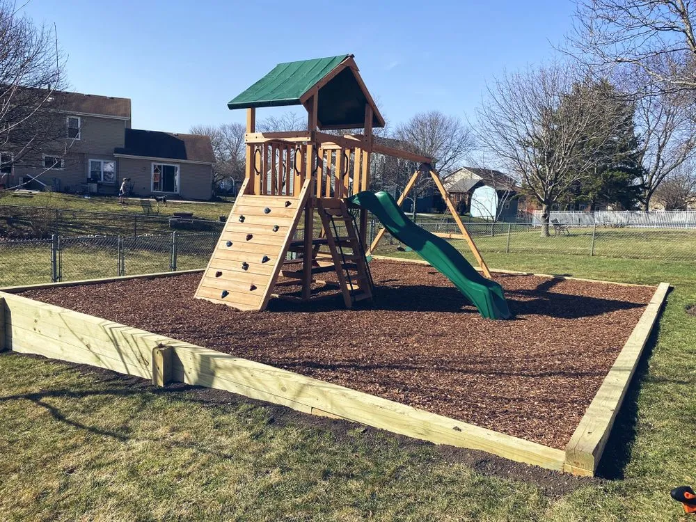 Reliable yard maintenance in Westmont, IL by Roja's Landscaping