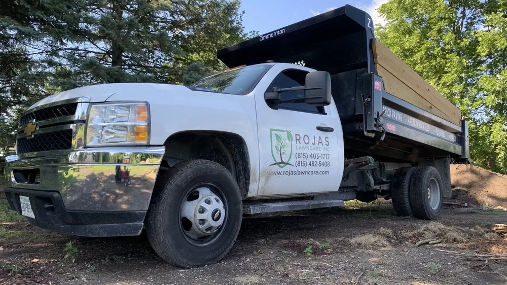 Local yard cleanup service experts serving Harvard, IL - Rojas Lawncare
