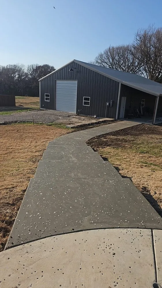 Custom lawn mowing service experts serving Weatherford, TX - ROJAS