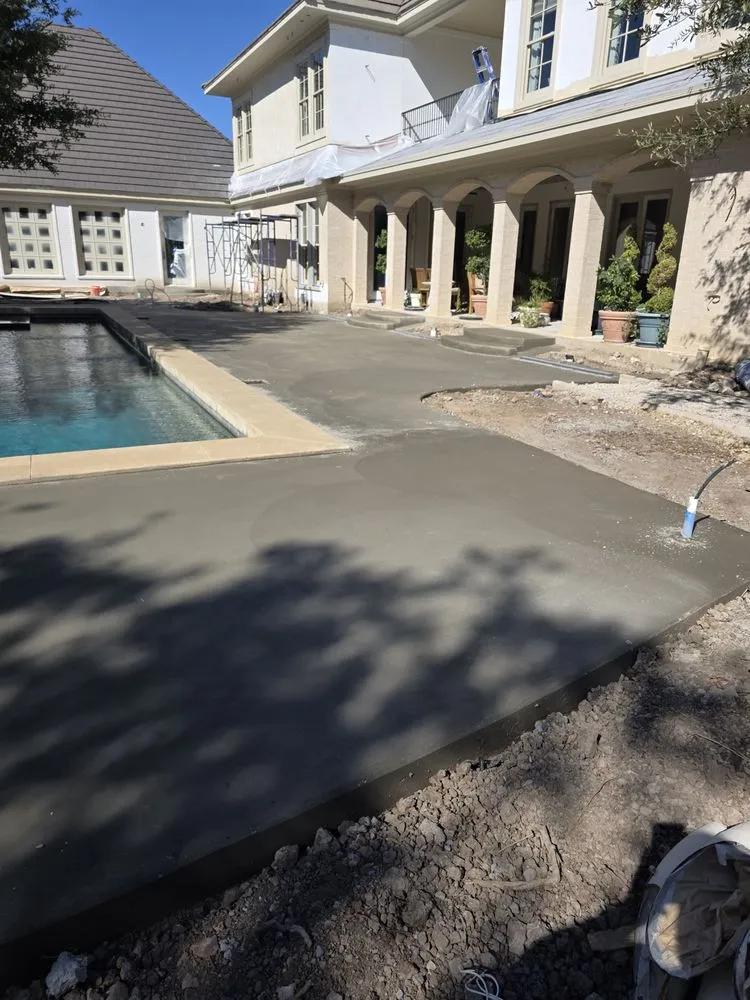 Local yard maintenance for year-round maintenance in Weatherford, TX by ROJAS