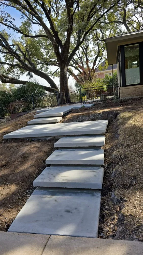 Expert yard cleanup service in Weatherford, TX by ROJAS