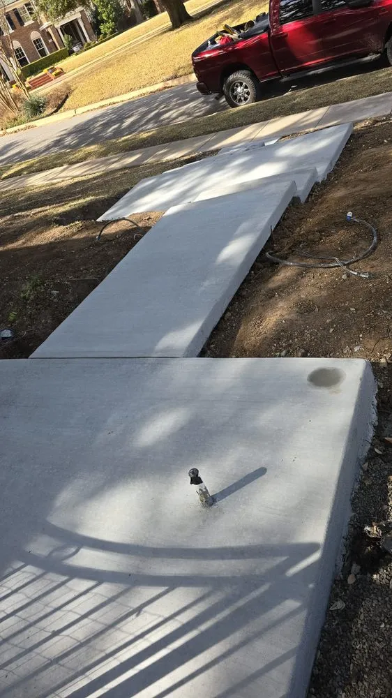 Professional lawn care service in Weatherford, TX - ROJAS