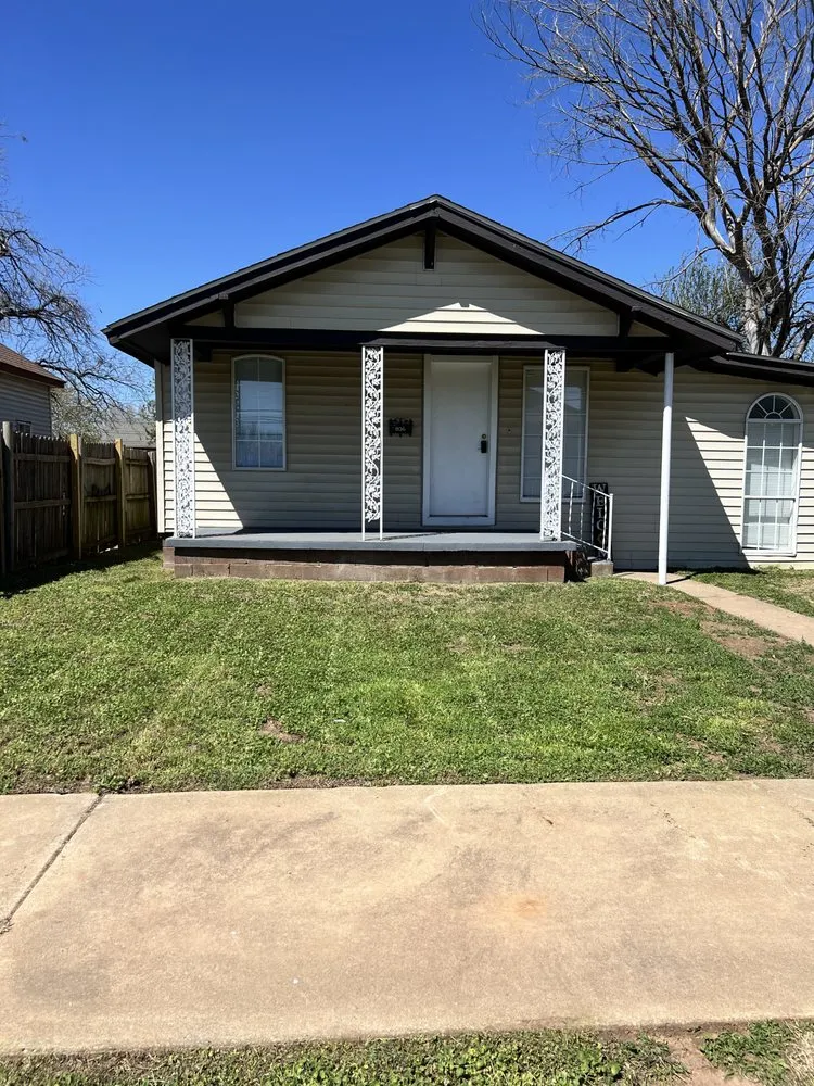 Top-rated garden landscaping for residential properties in Enid, OK by Rojo’s Lawn Services