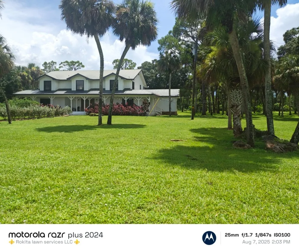 Top-rated outdoor landscaping for beautiful yards in Naples, FL by Rokita Lawn Services