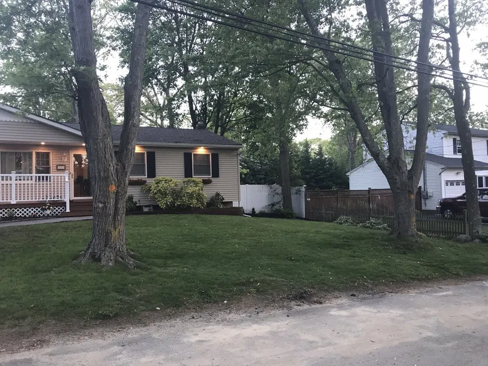 Local residential landscaping in Bay Shore, NY by Roland P. Mennella Landscaping