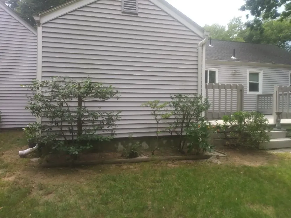 Custom lawn mowing service in Springfield, MA by Rolando Landscaping