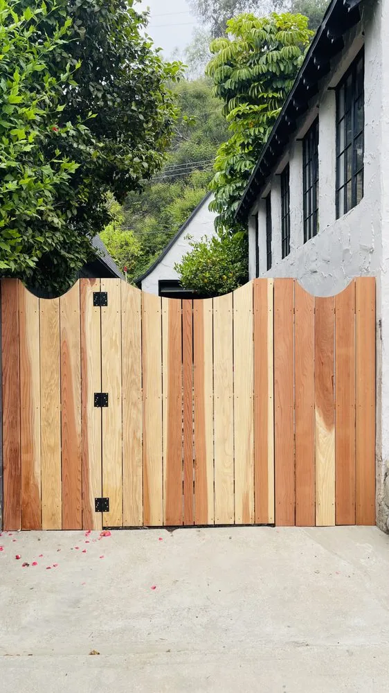 Expert yard maintenance in Inglewood, CA by Roldan Landscaping