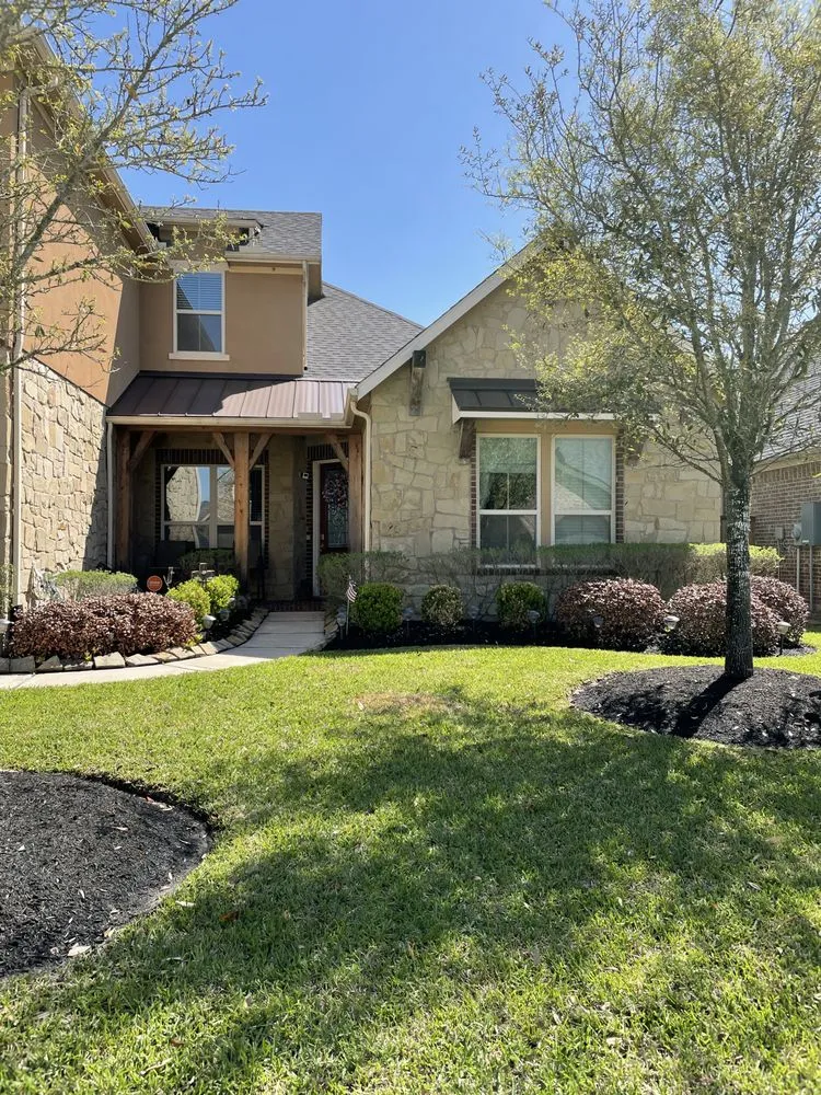 Reliable garden landscaping in Cypress, TX by Rolen Management Services