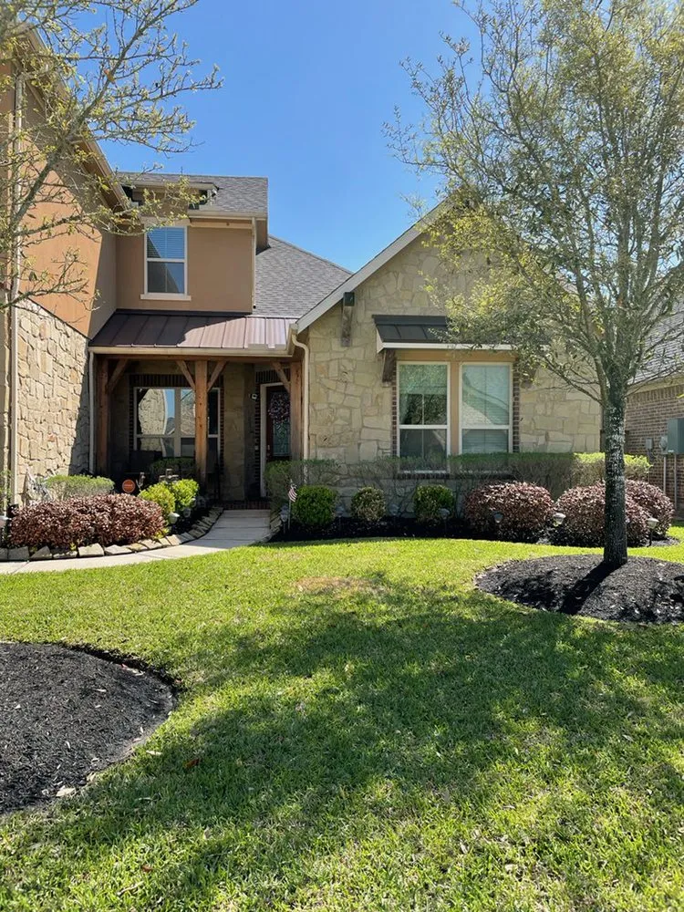 Professional garden landscaping in Cypress, TX - Rolen Management Services