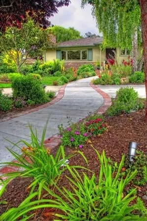 Affordable lawn mowing service in Salinas, CA - Rollie Haas Master Landscapes