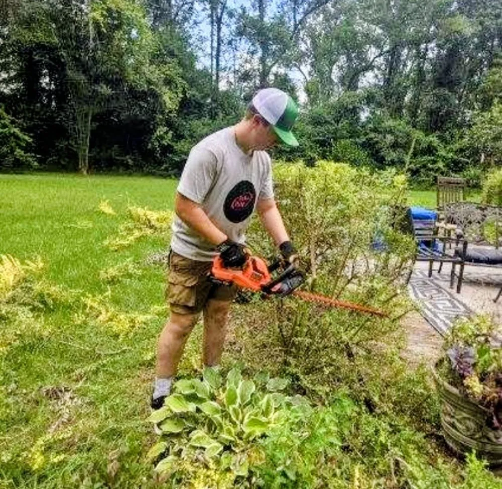 Professional garden landscaping in Livingston, LA by Rollin Rite