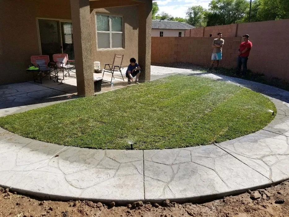 Custom lawn mowing service experts serving Rio Rancho, NM - Rollin Rockz