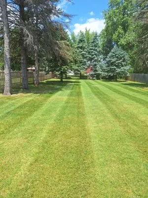 Rolling green services Logo