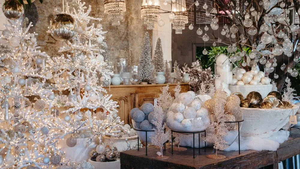 Professional lawn mowing service in Los Angeles, CA by Rolling Greens