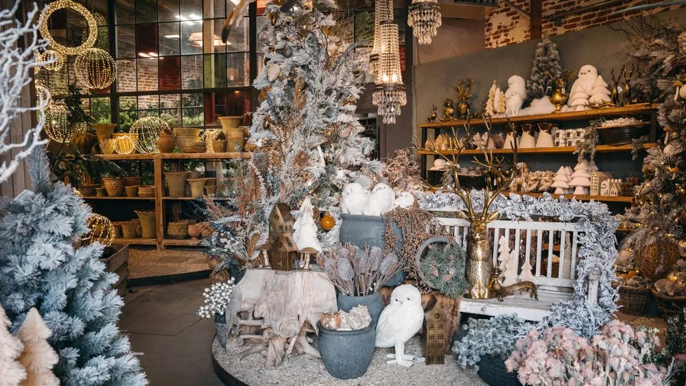 Reliable outdoor landscaping in Los Angeles, CA by Rolling Greens