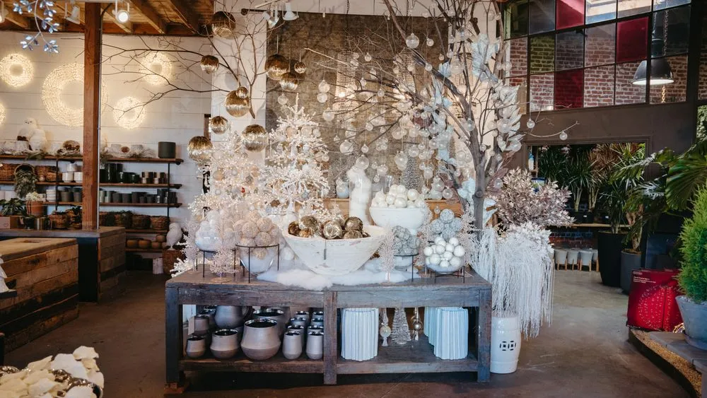 Top-rated lawn mowing service experts serving Los Angeles, CA - Rolling Greens