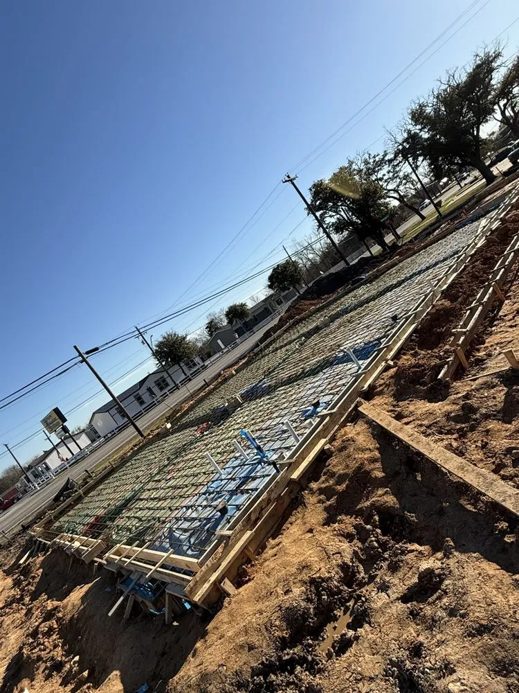 Reliable garden landscaping for homes in Magnolia, TX by Roma Construction