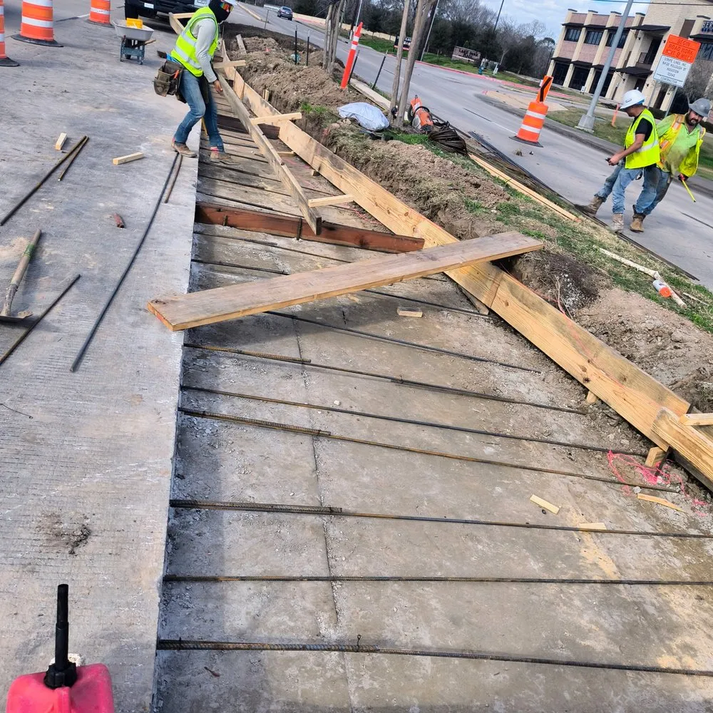 Custom landscaping services in Magnolia, TX by Roma Construction