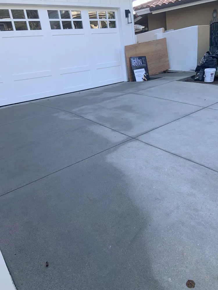 Reliable yard cleanup service experts serving Lake Forest, CA - Roman Construction and Landscaping