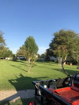 Roman’s lawn service Logo