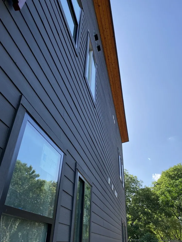 Professional yard maintenance in San Antonio, TX by RomansEmpire