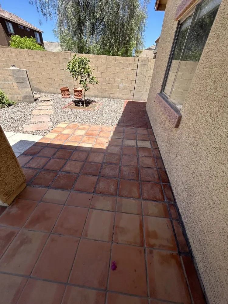 Affordable lawn care service in Phoenix, AZ by Romero L Landscaping