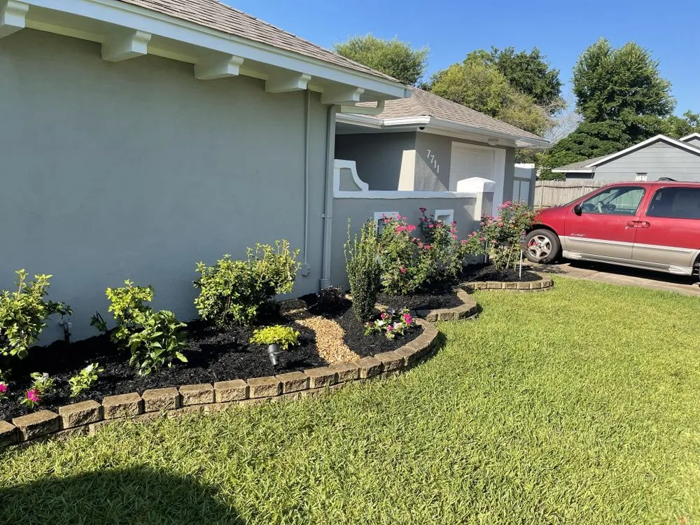 Top-rated yard maintenance experts serving Houston, TX - Romero Lanscaper