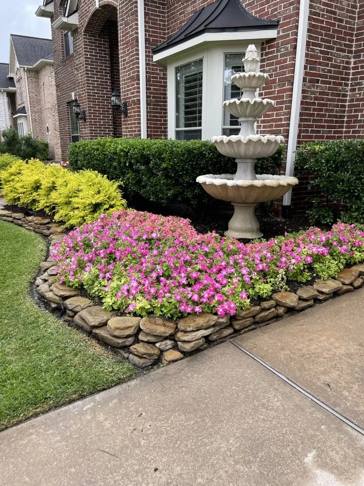 Trusted lawn mowing service experts serving Houston, TX - Romero Lanscaper