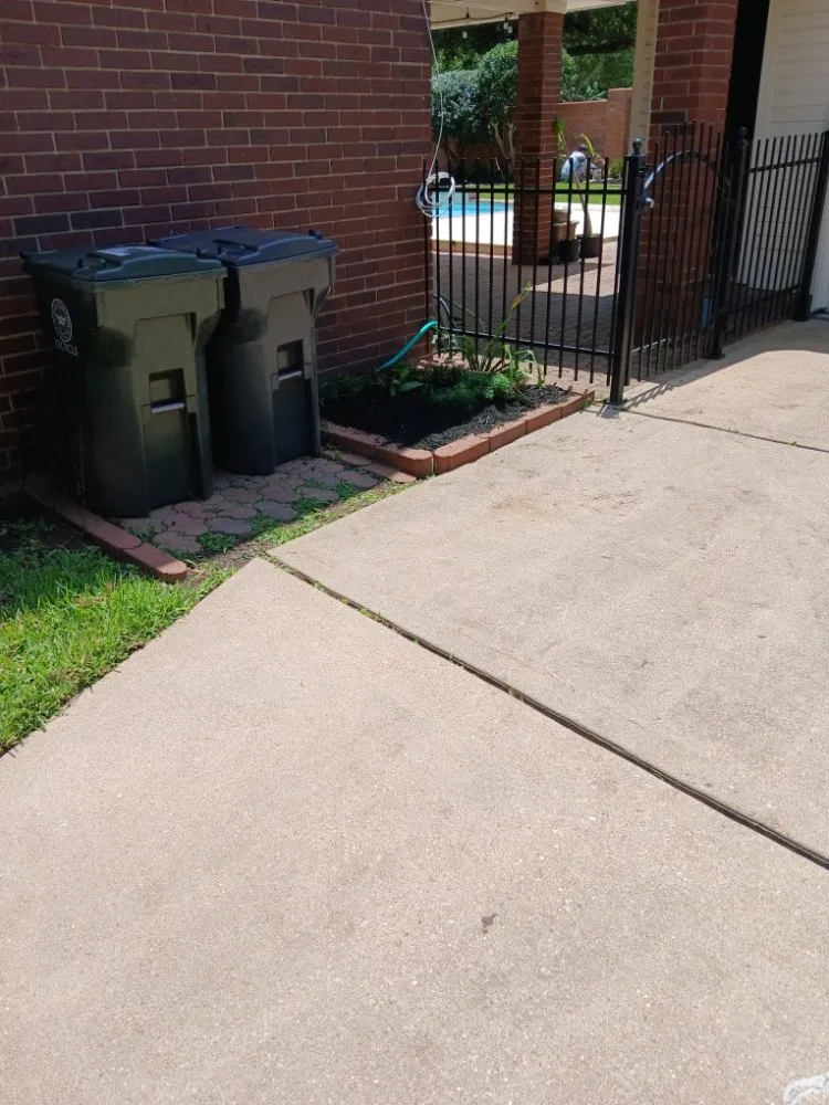 Reliable outdoor landscaping for residential properties across Pearland, TX - Romero