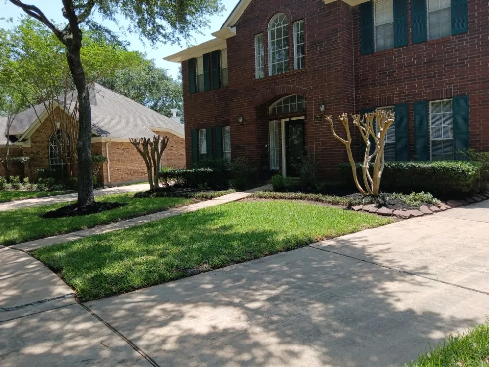 Expert landscape design in Pearland, TX by Romero
