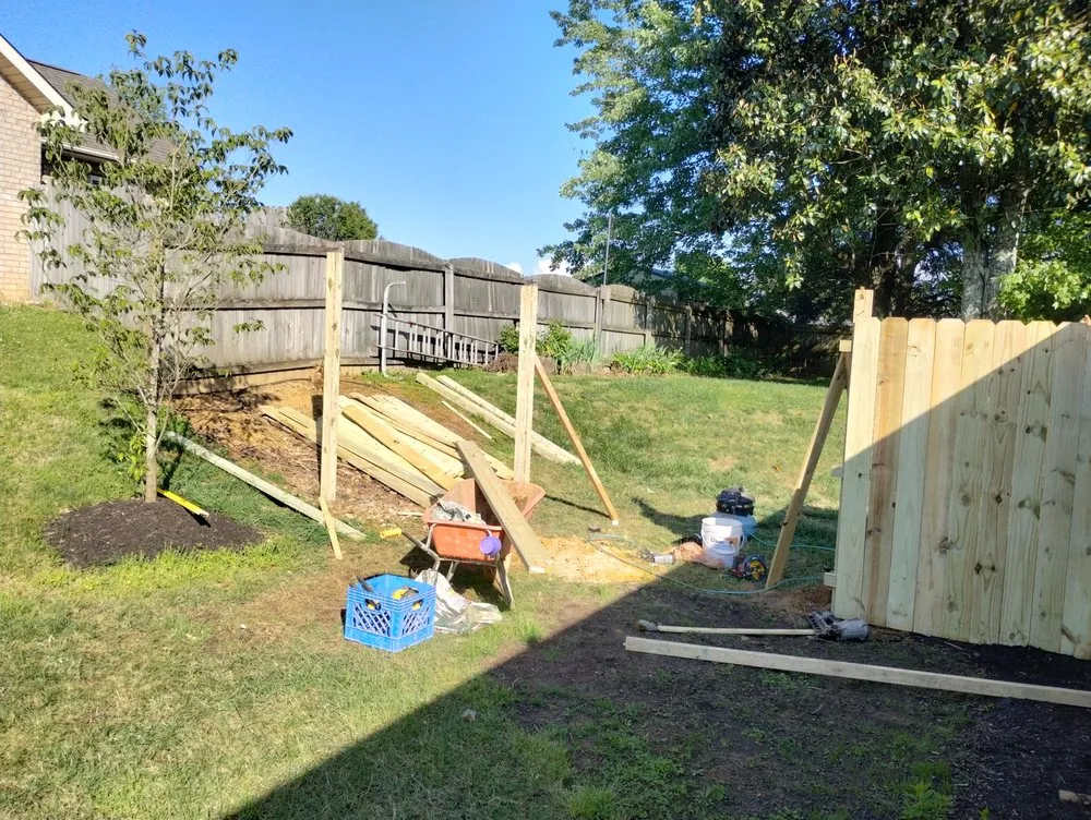 Top-rated yard cleanup service in Maryville, TN by Romero's grounds management