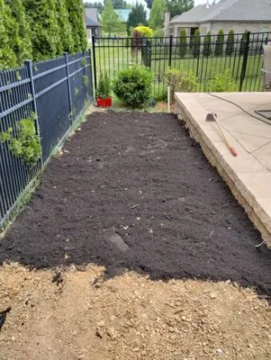 Romero's grounds management Logo