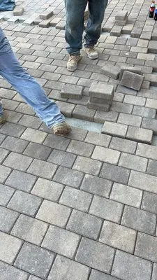 Romero's Landscaping Logo