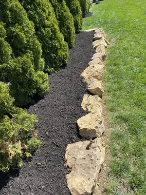 Romeros Lawnscaping Logo